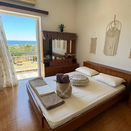 Avra House Apartman Kárisztosz